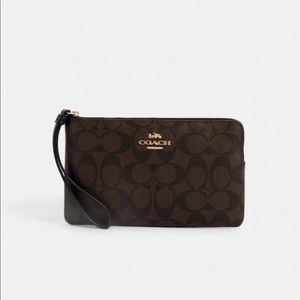 💜Coach Large Wristlet